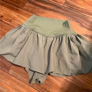 Aerie Green‎ Flowy sport skirt size xs 0219